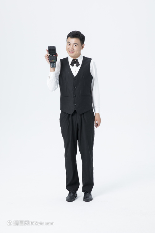 舞动快门 男服务员刷卡服务的独特韵味
