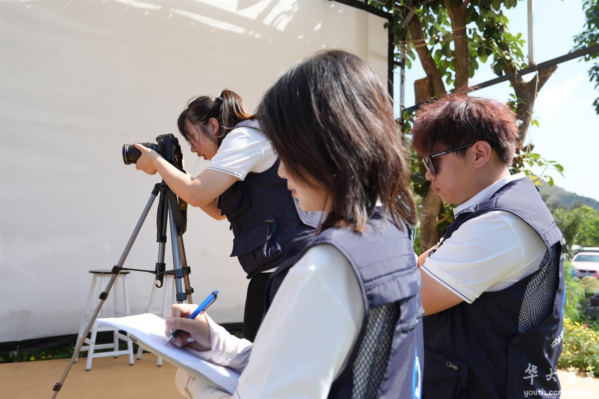 洱海边，免费拍照！这群大学生开了家“公益照相馆”的摄影服务
